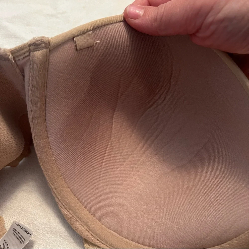 Elegant Lace Strapless Bra in Tan